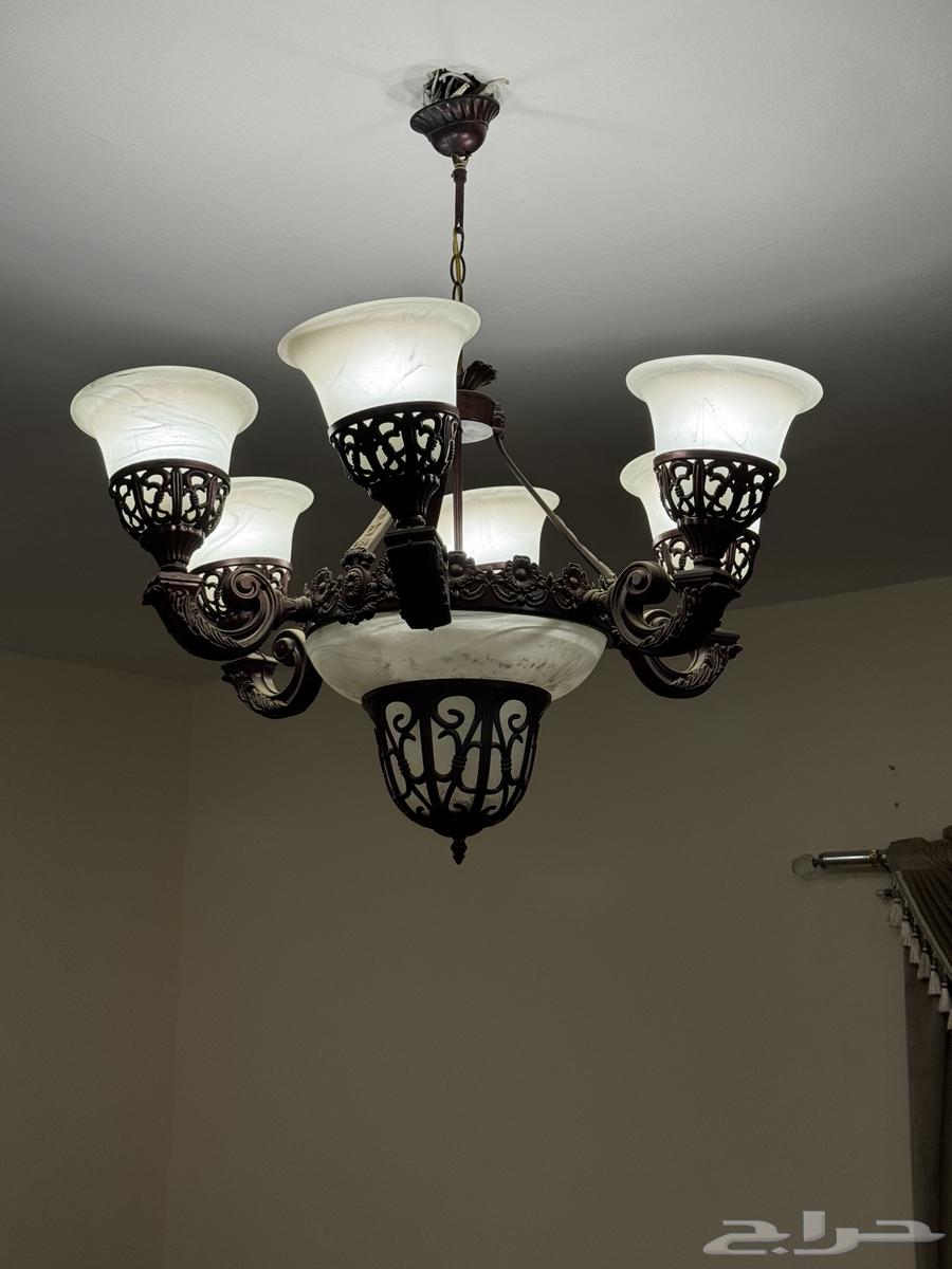 نجف نظيف مع لوحهة ليست بها خدوش او كسور64595980960259110