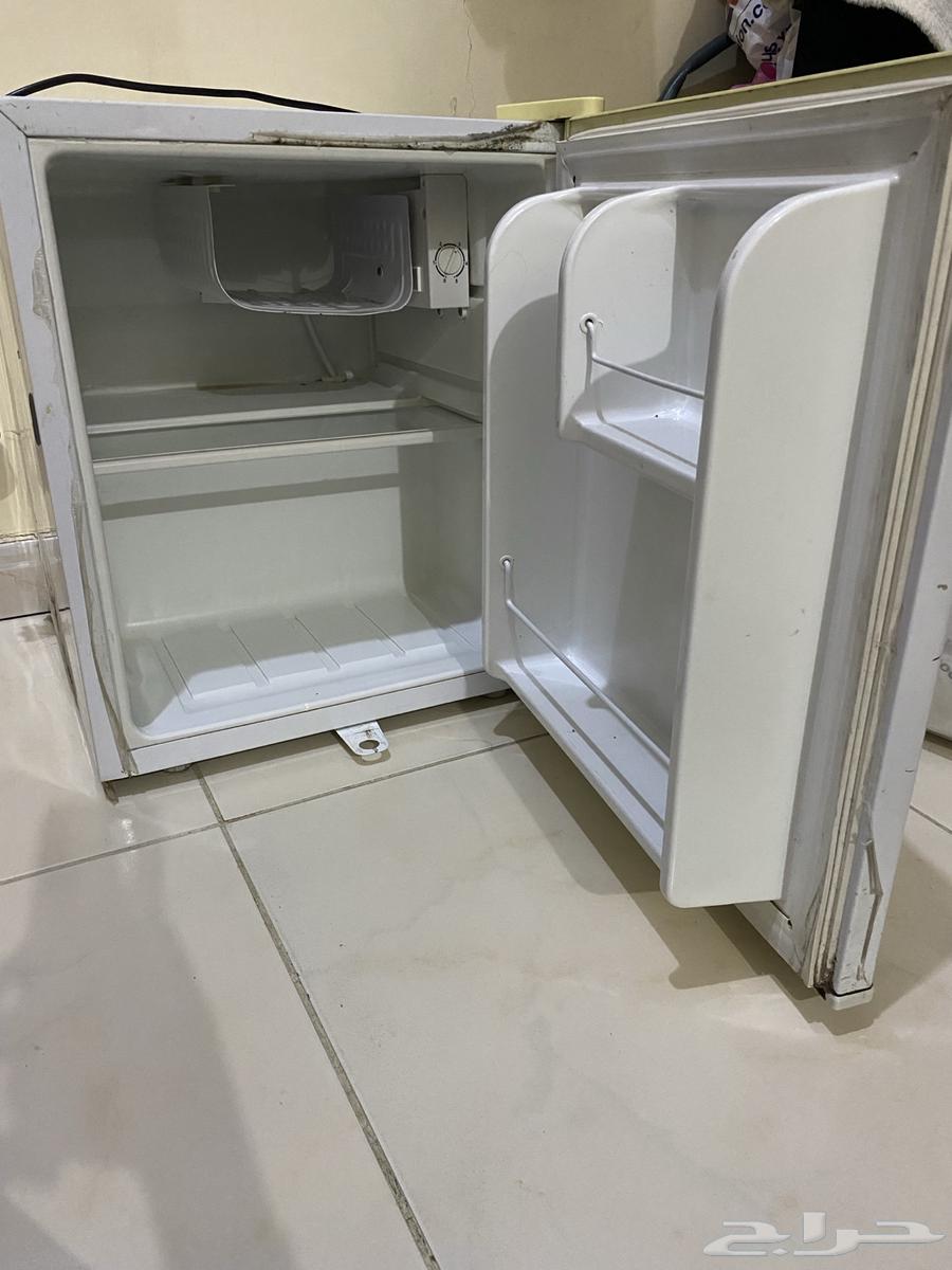 ثلاجة صغيرة للبيع64592311049985112