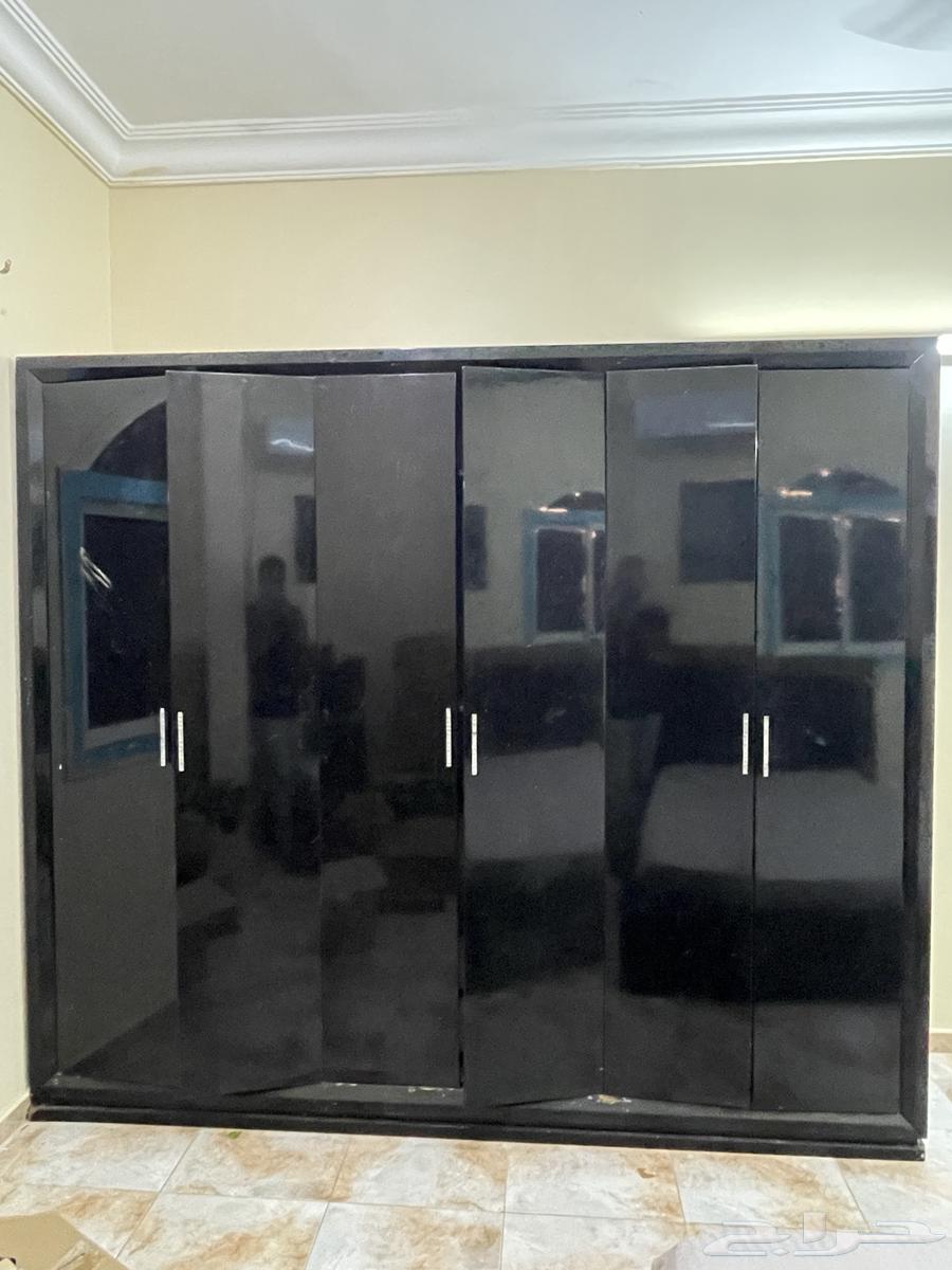 للبيع المستعجل غرفة نوم مكونة من دولاب وادراج وسرير64592238078721111