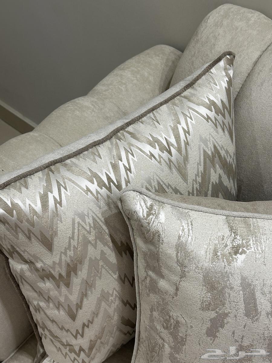 للبيع كنب مجلس متكامل مع الطاولات64589079801475111