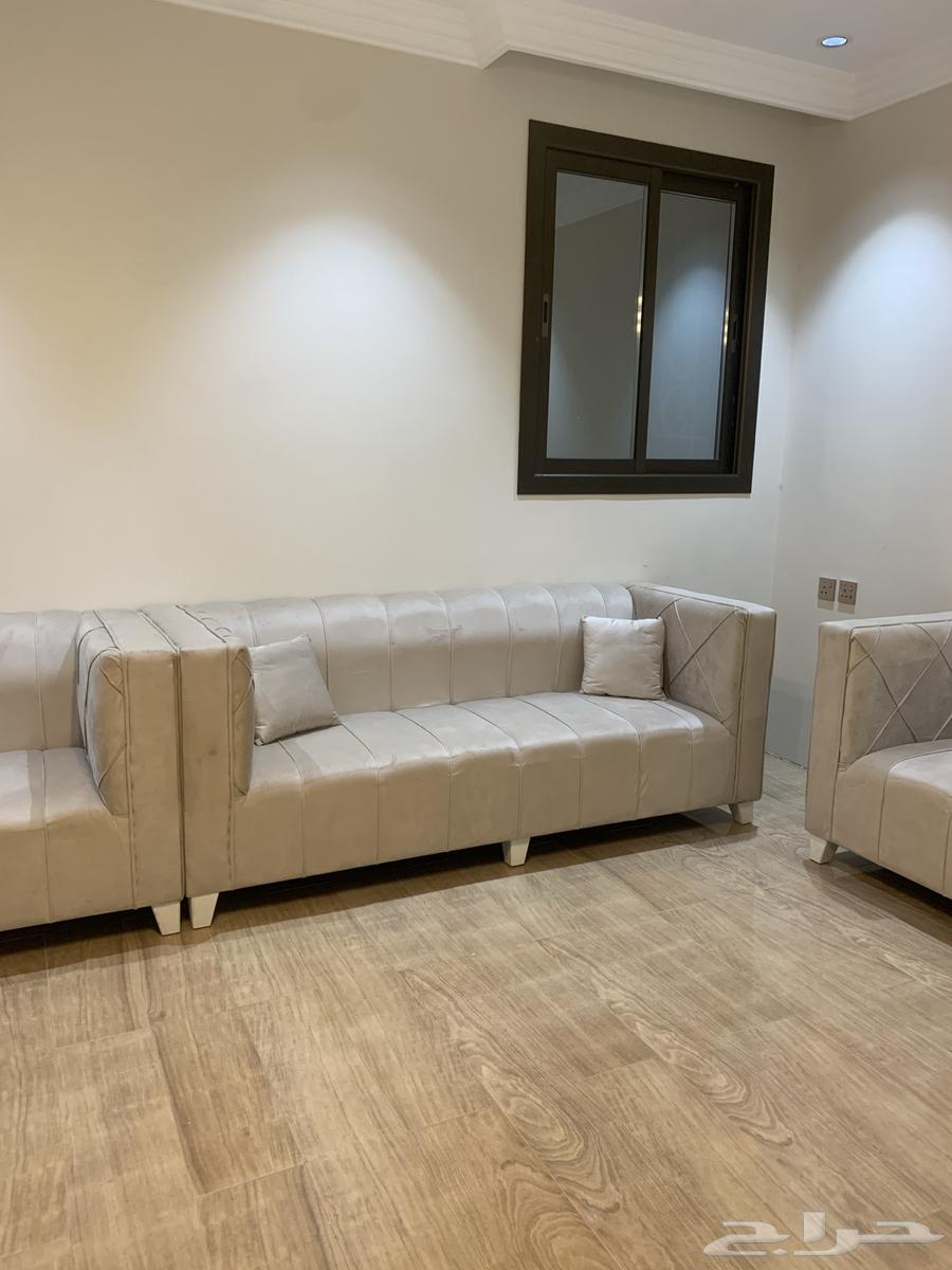 كنب و طاولات للبيع المستعجل64588544766083111