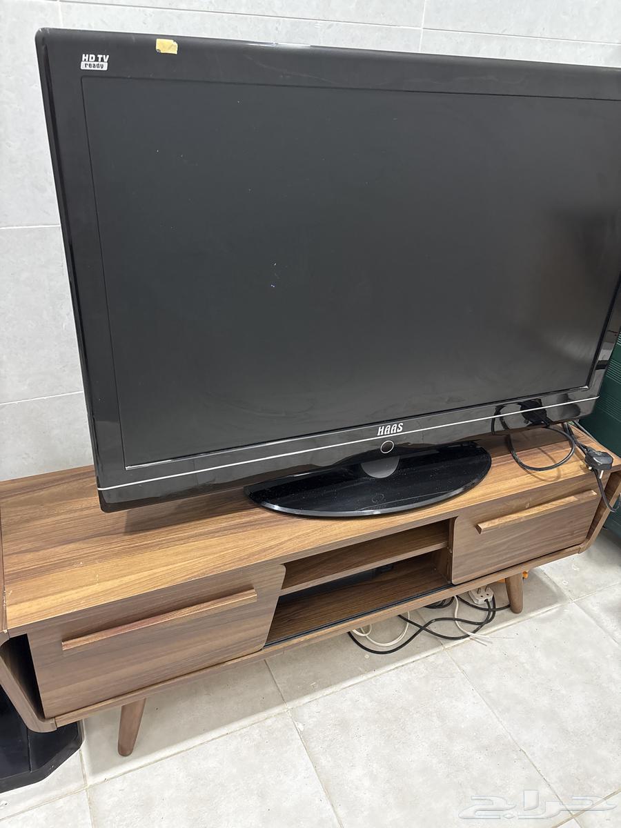 تلفزون شبه جيد. مع الطاوله64594997754883110