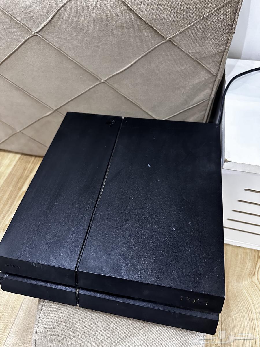 Sony 4 with controller for sale64594651817857110