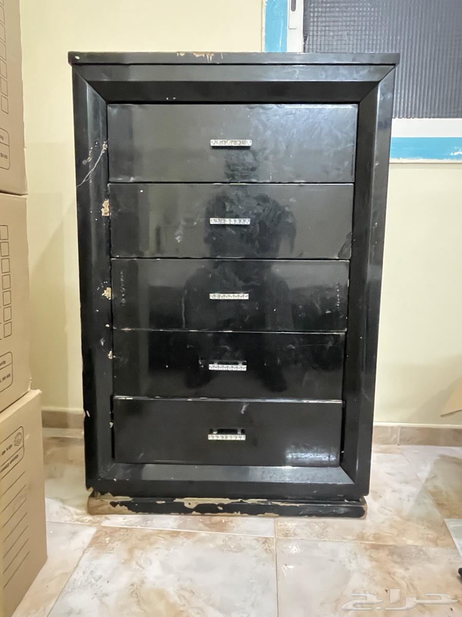 للبيع المستعجل غرفة نوم مكونة من دولاب وادراج وسرير64592238078721112