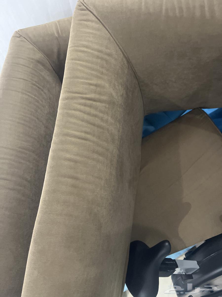 7 backrests with 6 Arabic sofa cushions, and selling is allowed for whoever wants64589542875011110