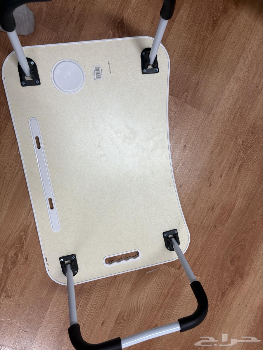 لبيع طاوله صغيره للتنقل ومناسبه لأي شخص وحجمها مناسب جدا64594997676930112