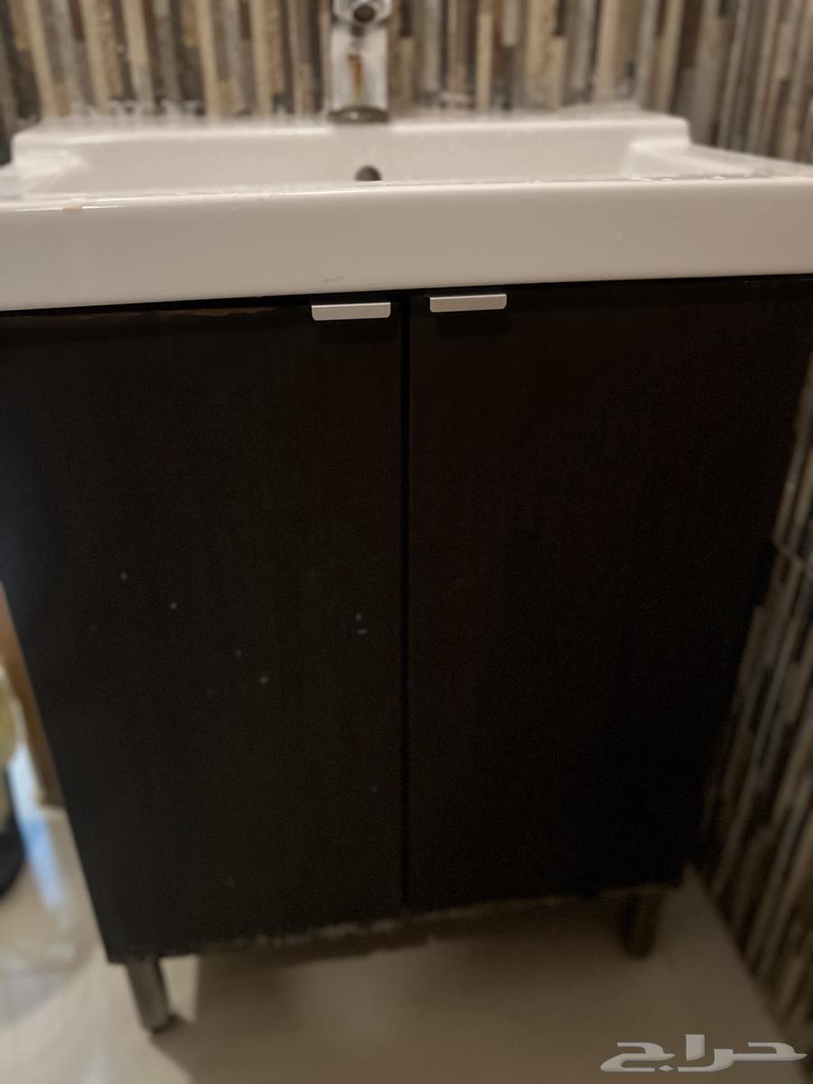 مغسلة مع مرايا مع اضاءه شامله64595329337603111