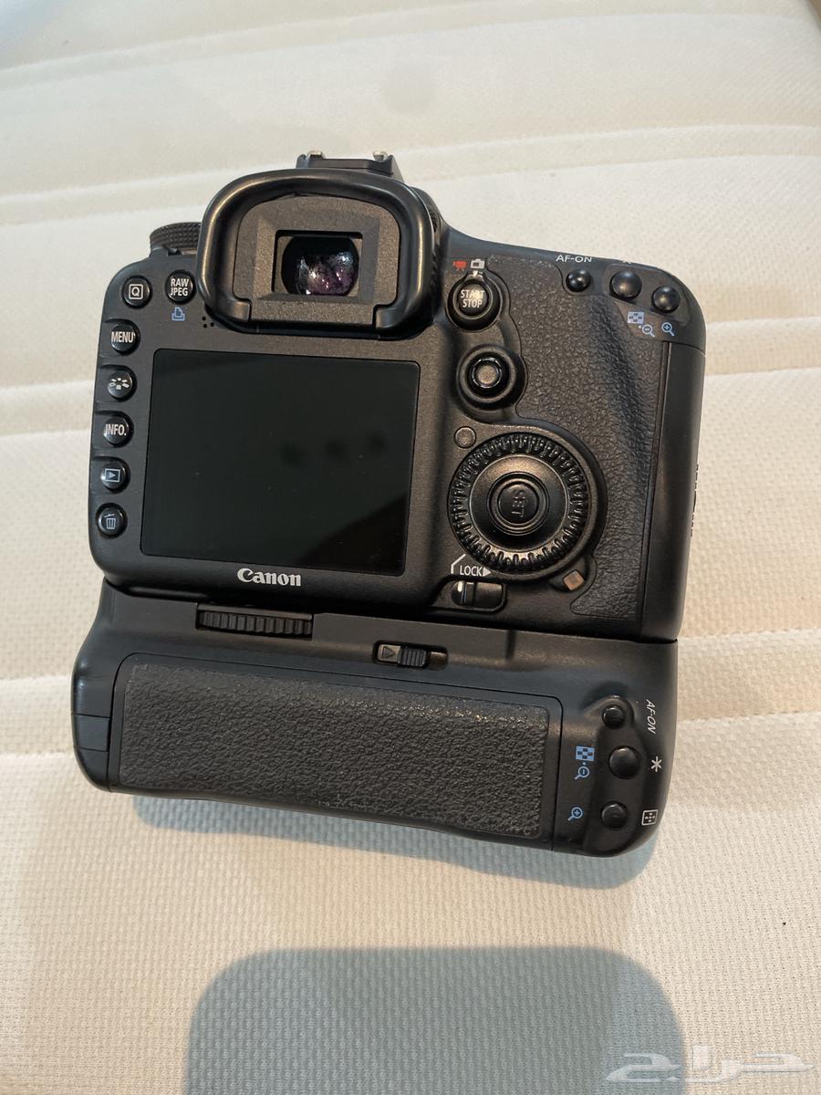 بسم الله الرحمن الرحيم للبيع كاميرا كانون 7D مع عدسة مايكرو64589600214018111