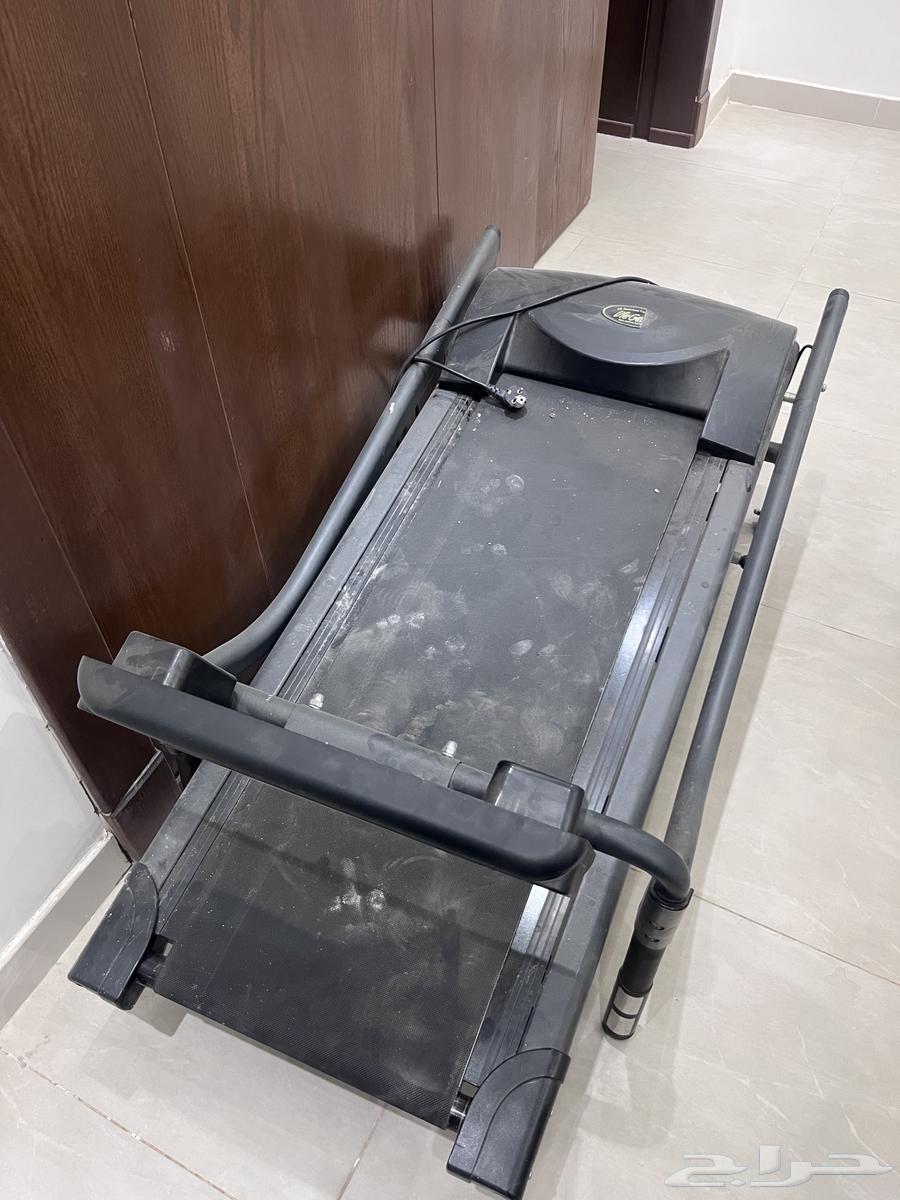 Treadmill and shelf cabinet64594947873153110