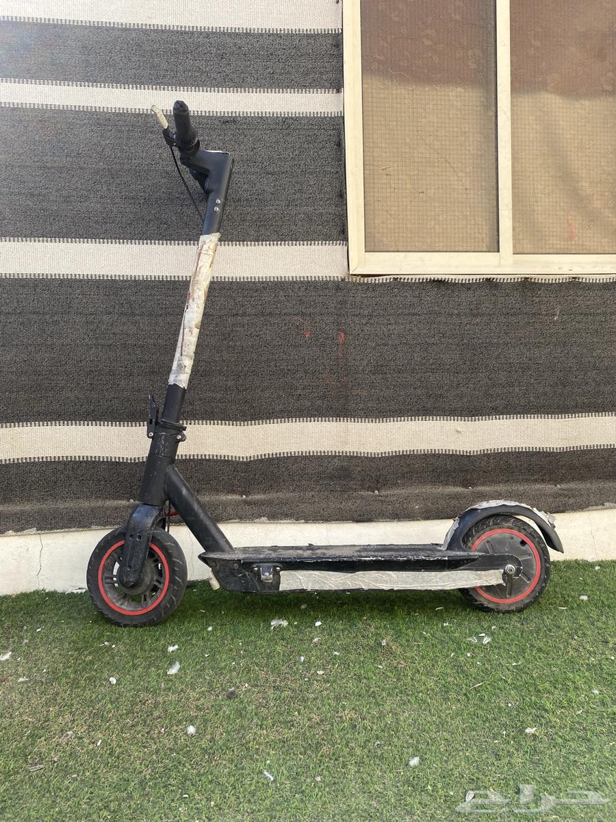 سكوتر للبيع خربان تشليح بس البطارية سليمة64590837740801111