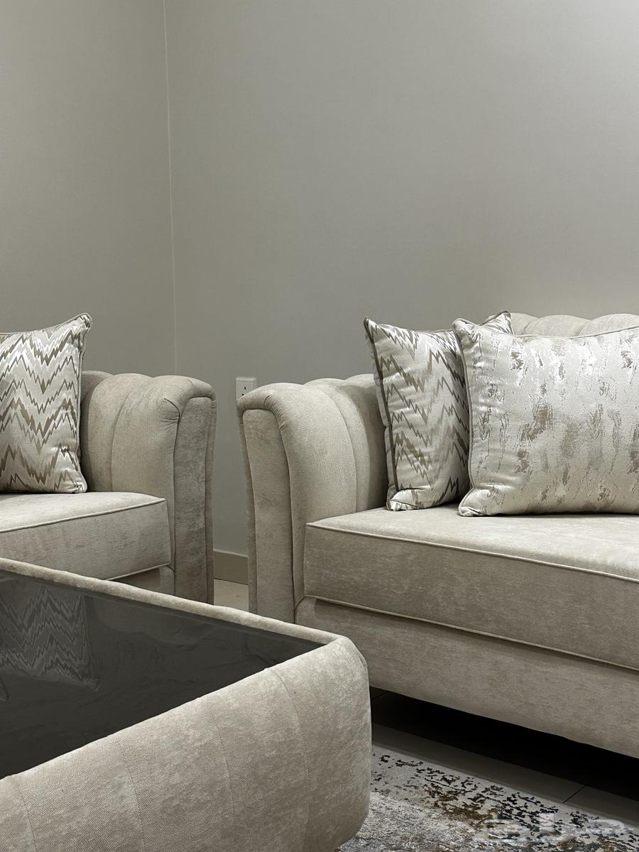 للبيع كنب مجلس متكامل مع الطاولات64589079801475113