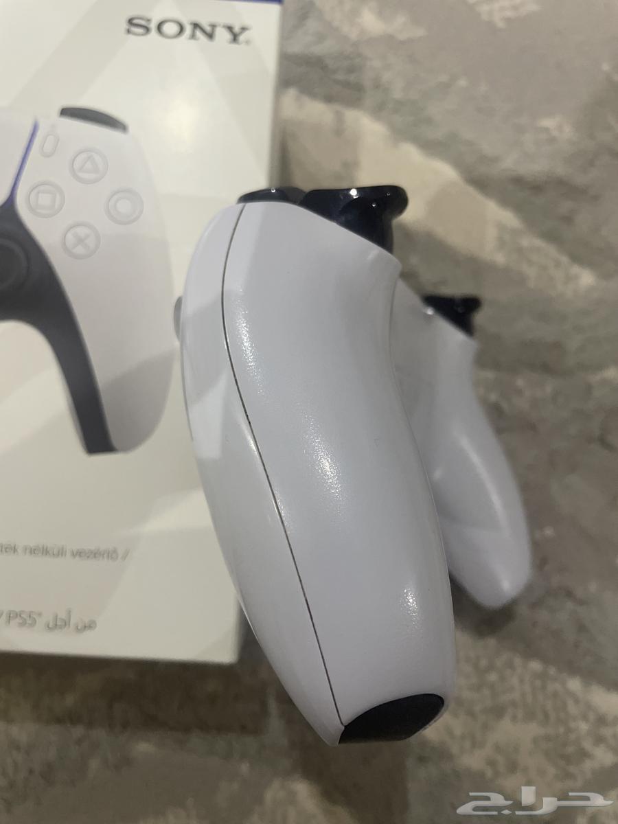 يد سوني 564592637049474112