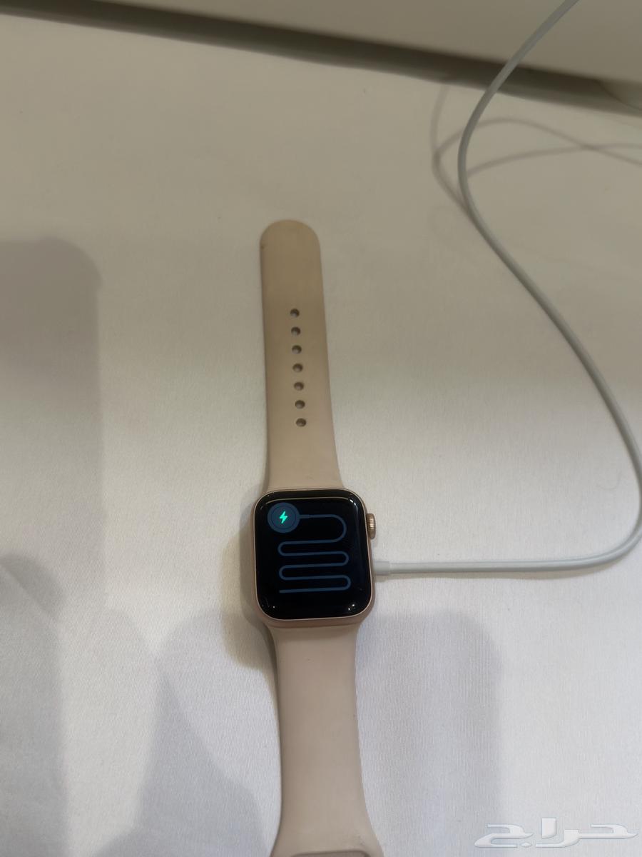 ساعة ابل وردي Series 564593472603523110