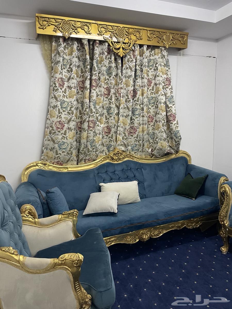 Sofa and table64589154052482110