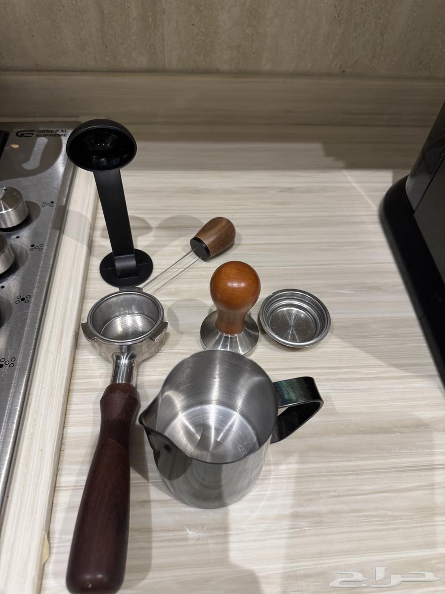 ماكينة قهوه ديلونجي لون اسود64594405789442110