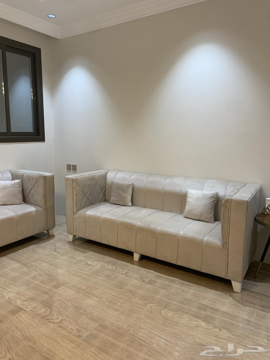 كنب و طاولات للبيع المستعجل64588544766083112