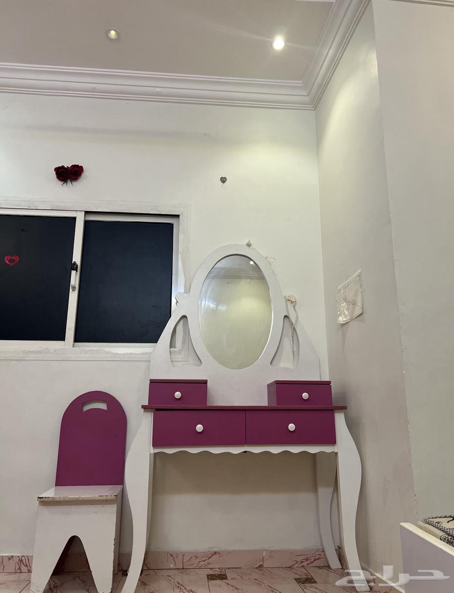 Cinnamon color cabinet with bed and styling table64593059182722111