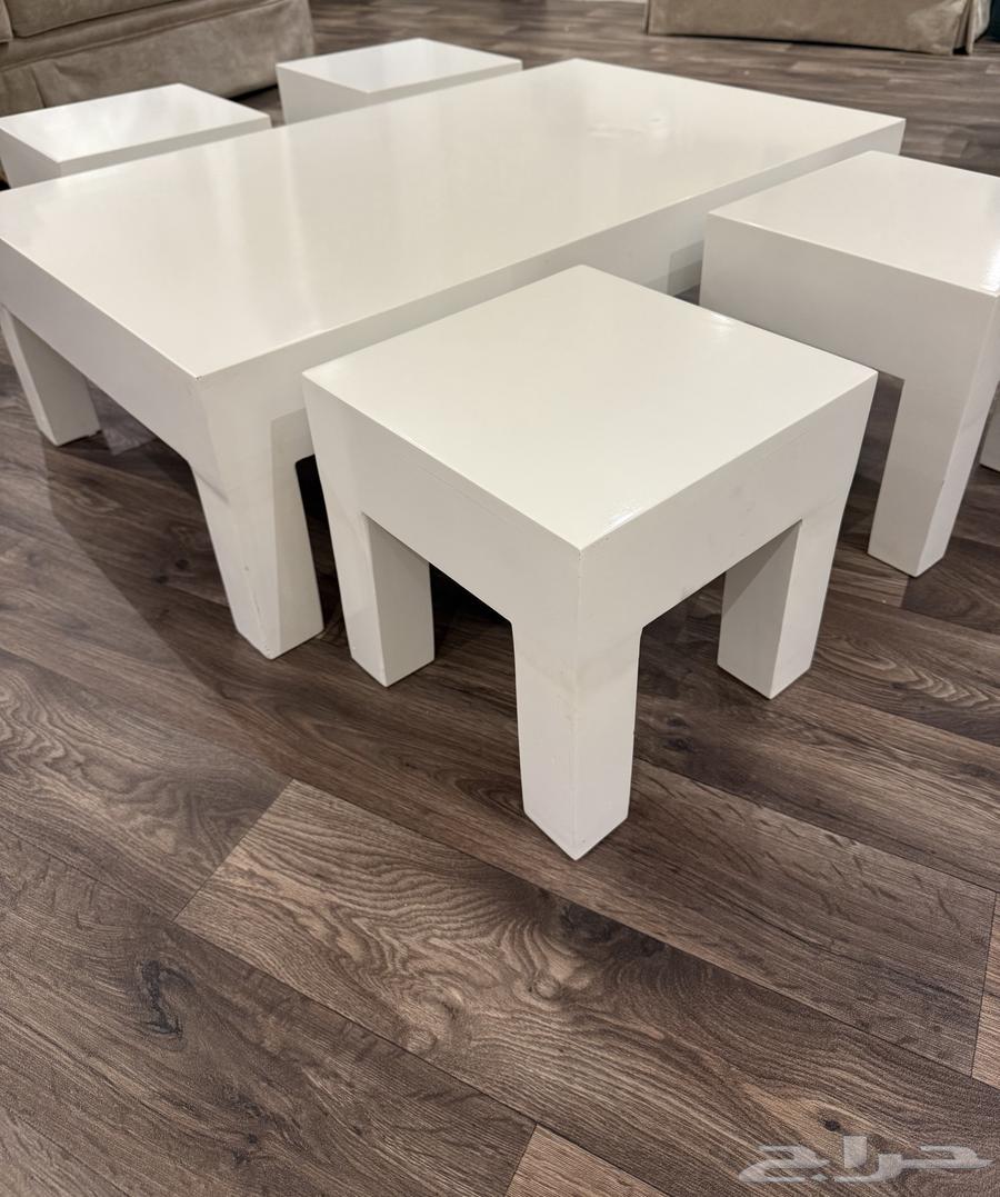 Floor tables for sale, clean use64593777889154111