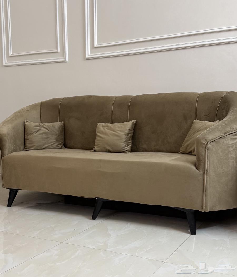 كنب جديد مكون من 5 قطع 3 كبار 2 صغار استخدام اقل من شهر .64589450858625112