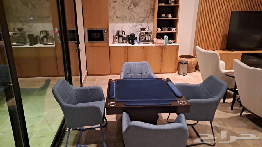 طاولة بلوت ملكية مع كراسي عرض خاص64594886884354114