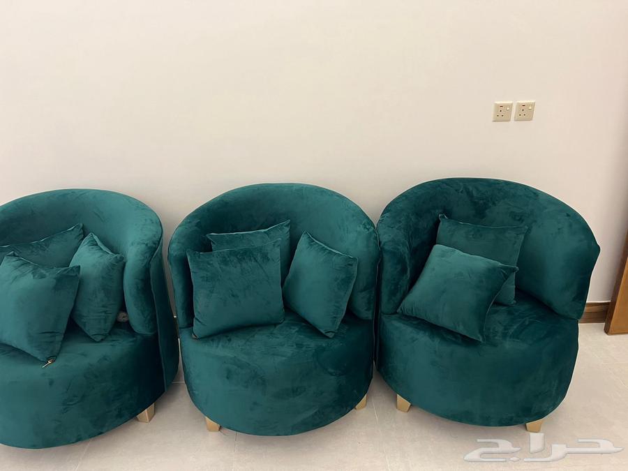 Hello, there is a clean new single sofa for three people64589017894914110