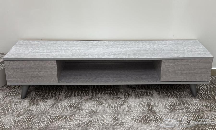 طاولة تلفزيون للبيع64589891453186110