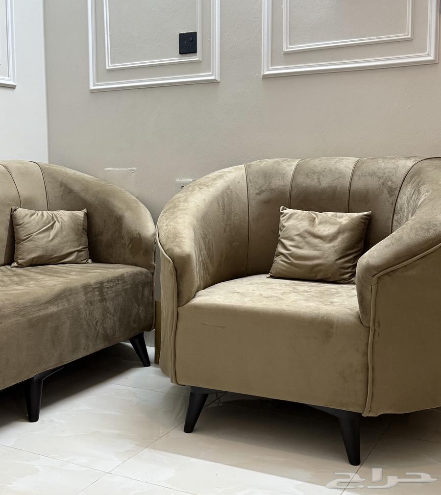 كنب جديد مكون من 5 قطع 3 كبار 2 صغار استخدام اقل من شهر .64589450858625111