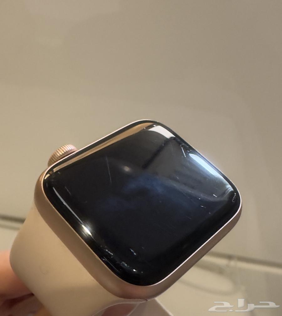 ساعة ابل وردي Series 564593472603523114