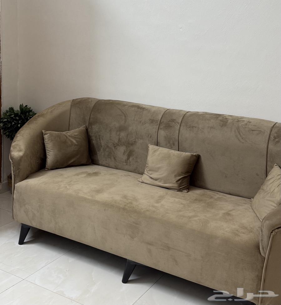 كنب جديد مكون من 5 قطع 3 كبار 2 صغار استخدام اقل من شهر .64589450858625110