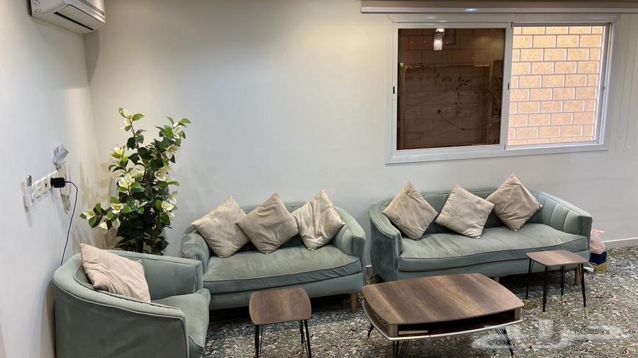 طقم كنب مع ثلاث طاولات64591129504258112