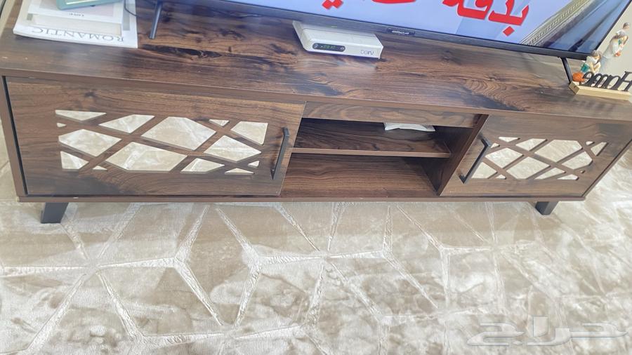 طاولة للشاشة وكواية64616467842817110