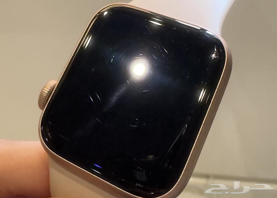 ساعة ابل وردي Series 564593472603523111