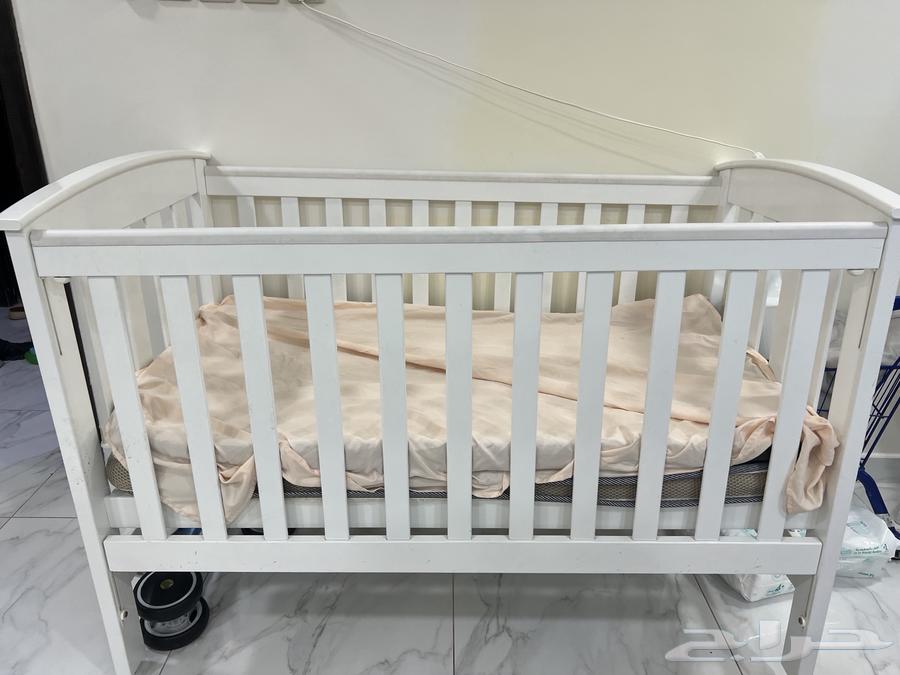 سرير اطفال طاولة طعام مرايا معها تخزين64591093134594110