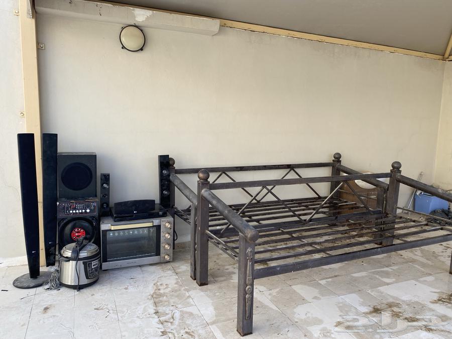 كرسي   مسجل   سماعات  فرن   سماعات صوت وكلهم ب حاله ممتازه64592600721410110