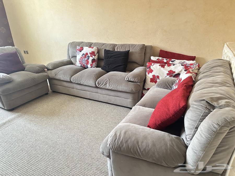 كنب للبيع من هوم بوكس بحاله ممتازه64591803857155110