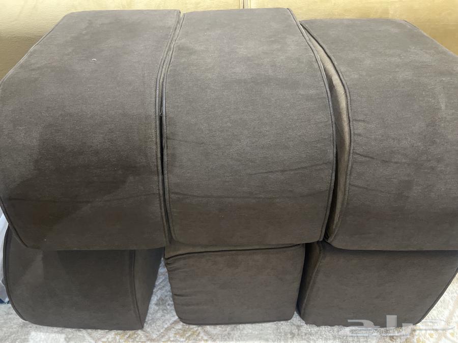 7 backrests with 6 Arabic sofa cushions, and selling is allowed for whoever wants64589542875011112