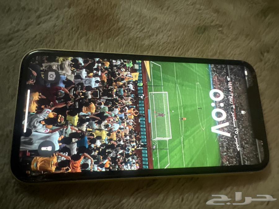 iPhone 11 yellow with broken screen64593607695235111