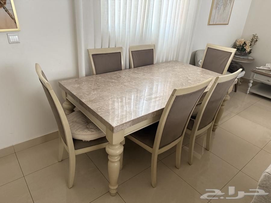 طاولة طعام للبيع64592890194818111