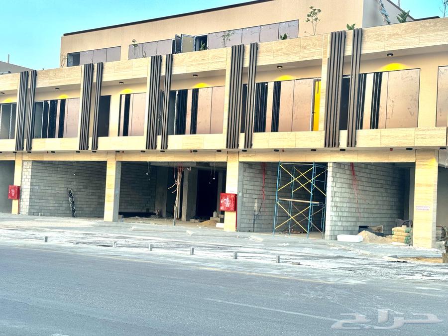 للايجار مكاتب ومعارض شمال الرياض حى النرجس طريق عثمان64146329362177110