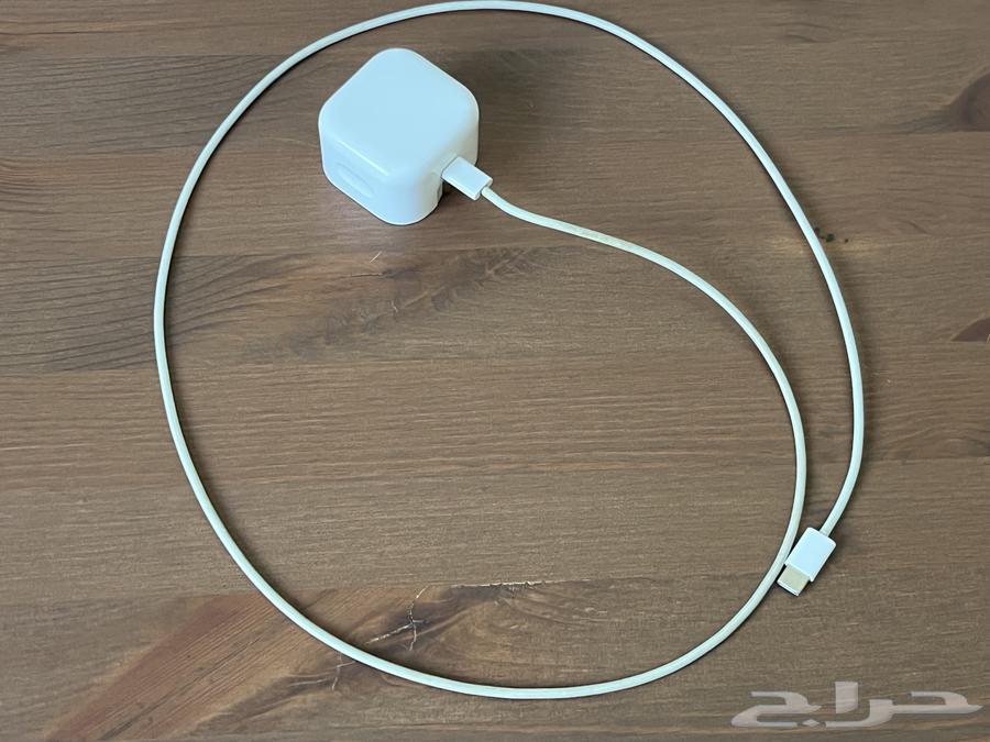 ايباد برو 2018 مع جميع الملحقات الأصلية64590825534337110