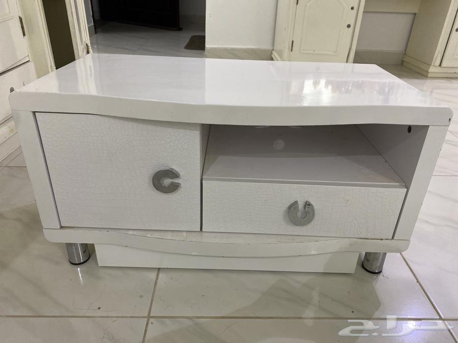 طاولات تلفاز جيدة جدا للبيع64589767832449110