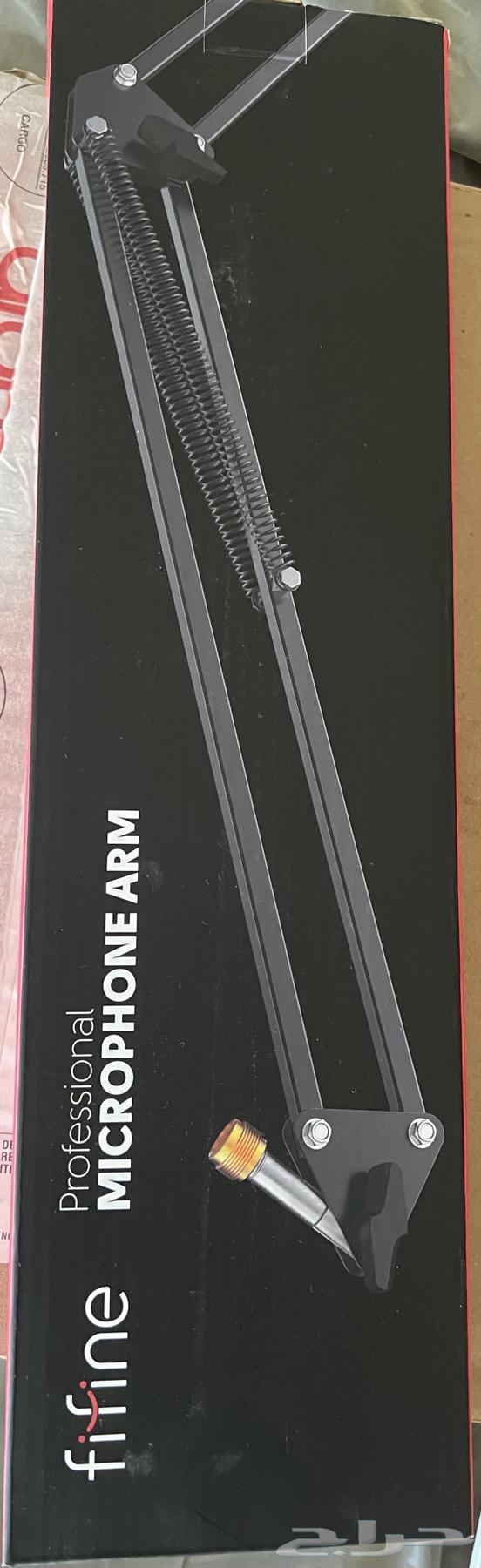 Goxlr mini mixer and Podmic with accessories64593460316803111