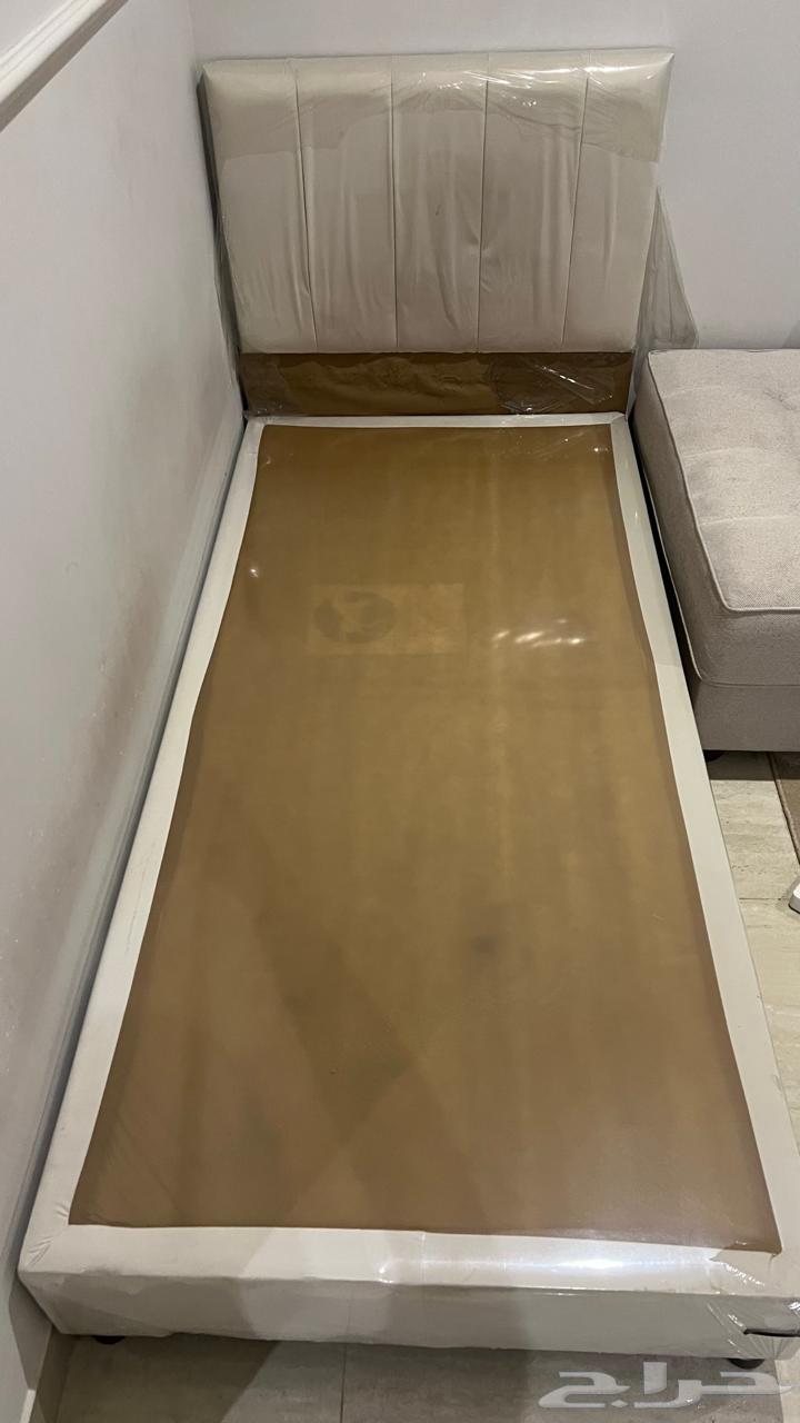 سرير مستعمل للبيع64595648012929110