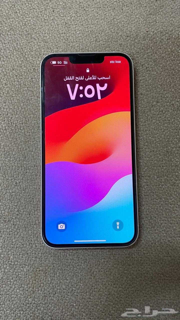 iPhone 13 12864594960374402112