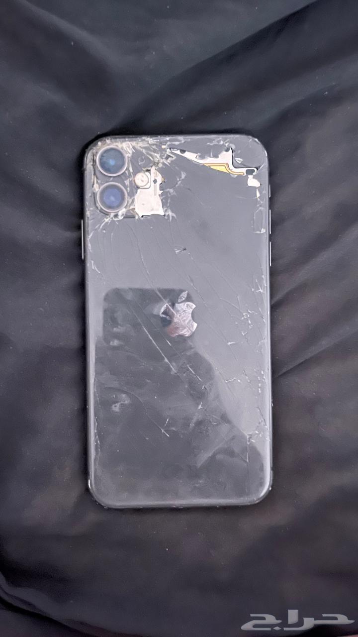 iPhone 11 or Samsung, the one with a defect in the charging port only works64592153832578110