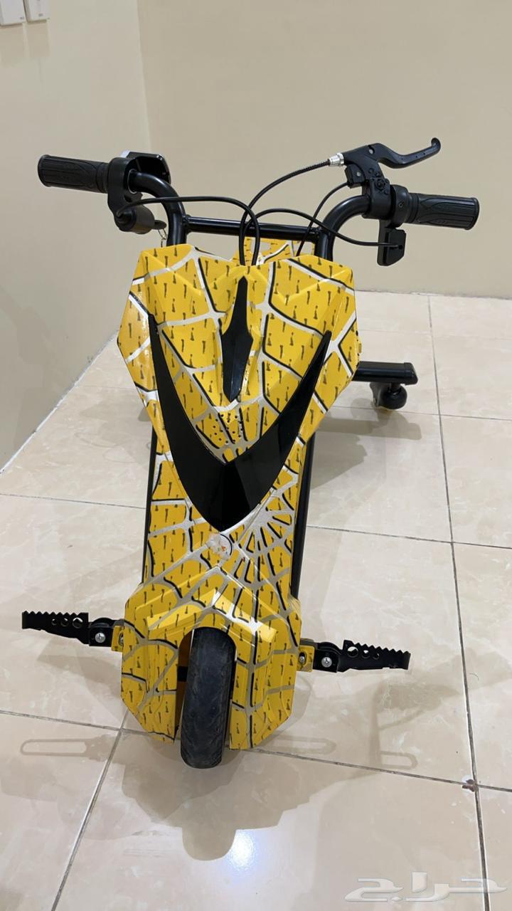 New scooter for sale with its key and charger64594960421763112