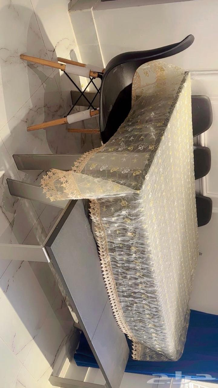 طاولة طعام للبيع- تم تخفيض الحد بسبب السفر64596228432513110