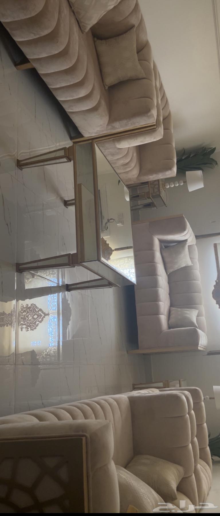 11-person sofa and very clean curtain with light use64591490288386113