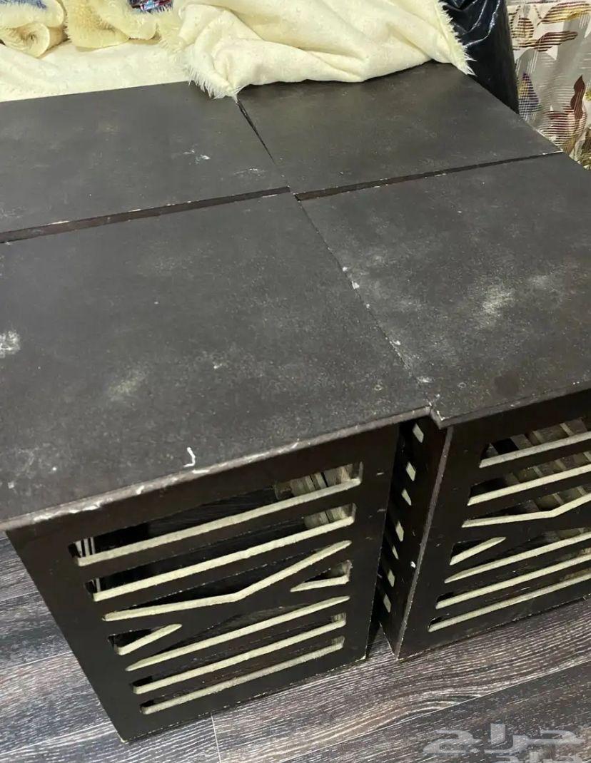 كراسي حديد نفر سليمه من الكسرو العدد خمسه مع اربع طاولات64593607631361113