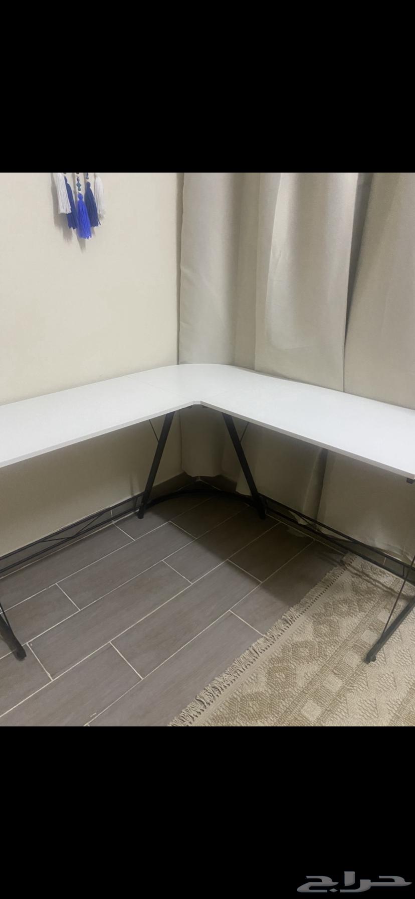 سوني وطاوله وشاشه للبيع64593802257281111